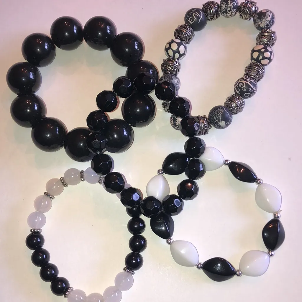 Elegant Black and White Beaded Boho Stretchy Bracelet Set - Image 5