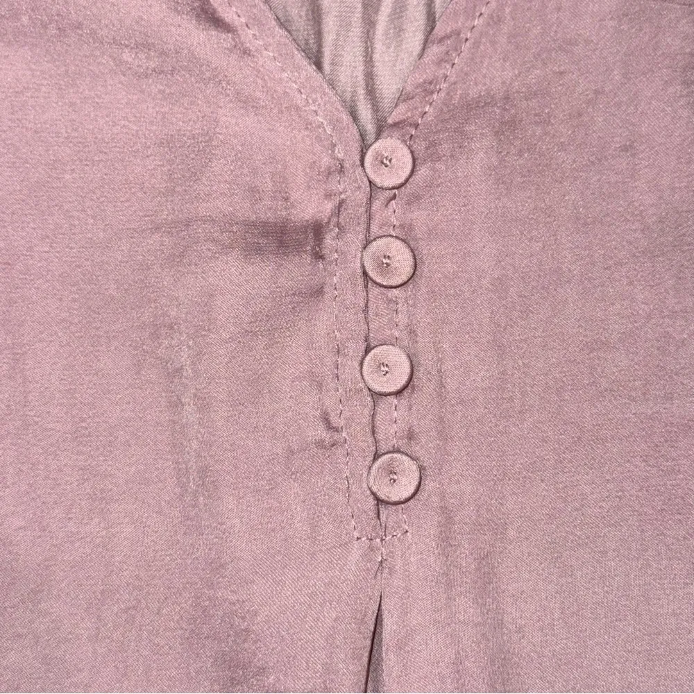 Rachel Zoe Cute Ruffle Sleeve Flowy V-Neck Shiny Fabric Blouse - Image 3