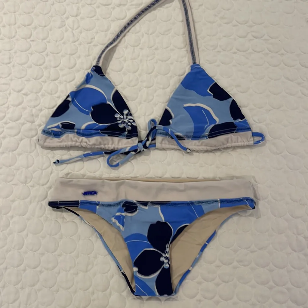 Women small white and blue Hand made triangle bikini top white stitch floral - Image 5