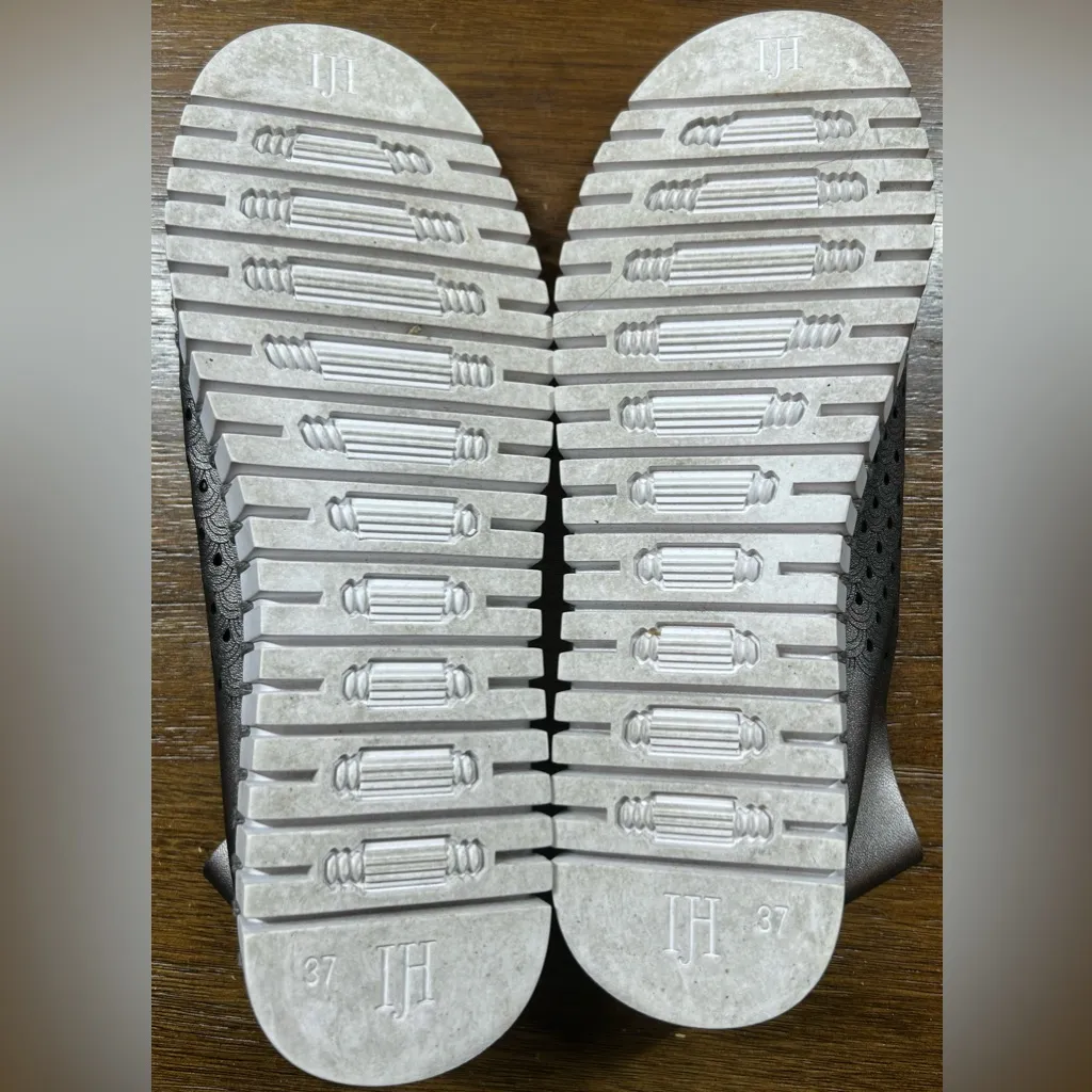 Ilse Jacobsen Size EU 37 US 6.5 Tulip Gun Metal Shoes Silver - Image 5