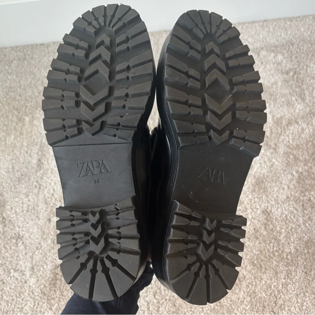 Zara Black Chunky Y2K Platform Loafer Gold Chain Slid On Faux Patent Leather - Image 6