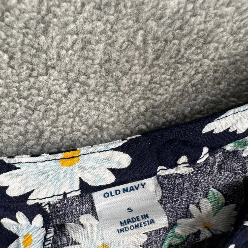 Old Navy Daisy Print Tank Top Women's Small Navy Blue / White V-Neck Sleeveless - Image 3