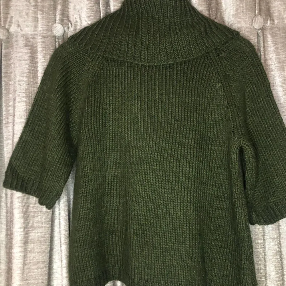 Paraphrase Cropped Short Sleeve Turtleneck Cowlneck Sweater Size Medium - Image 12