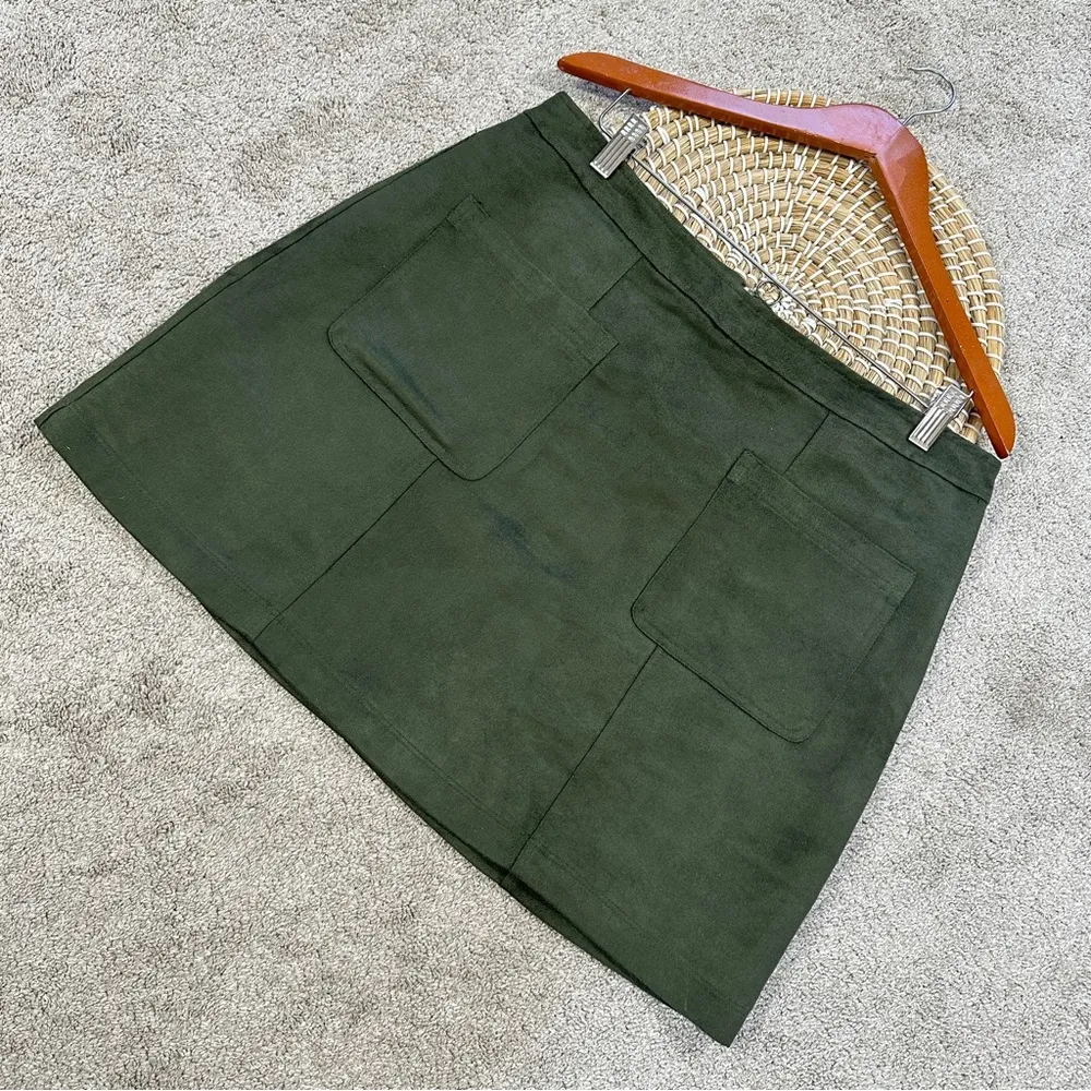 Old Navy Women’s Faux Suede Utility A-Line Mini Skirt in Royal Pine Green 14 - Image 2
