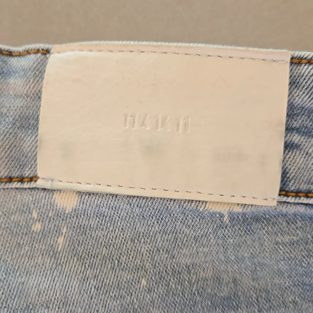 KDNK Distressed Light Wash Skinny Jeans Blue Size 31 - Image 5