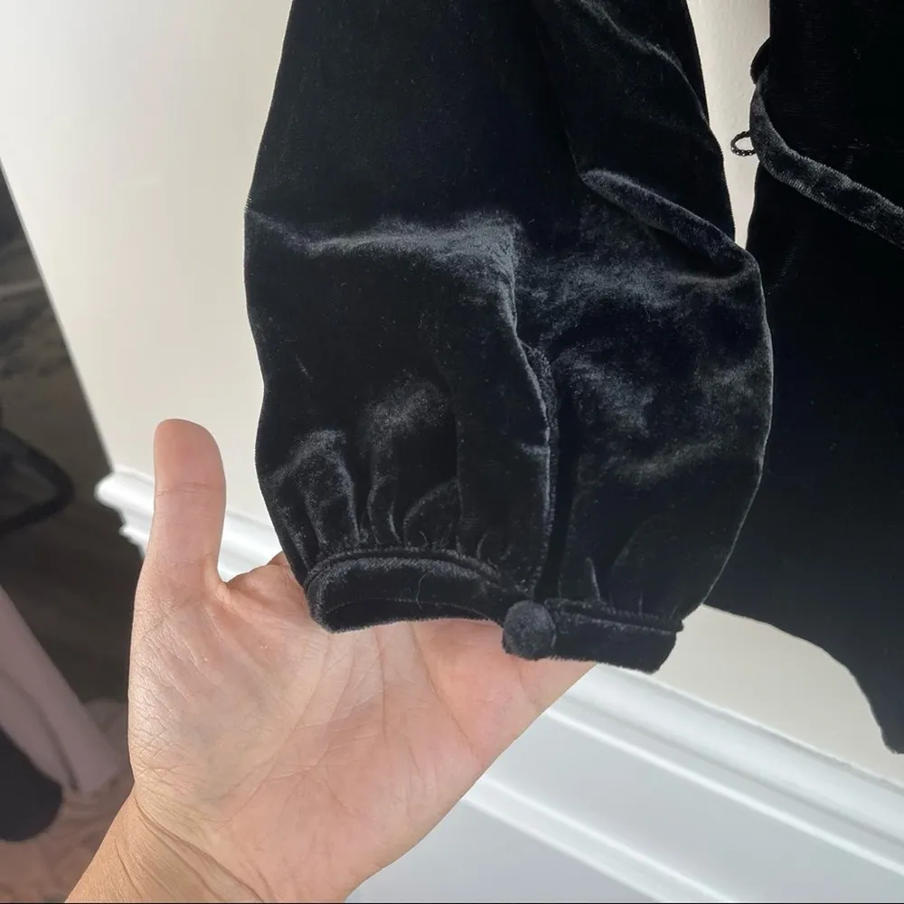 J Crew black velvet faux wrap‎ long sleeve top size 0 - Image 4