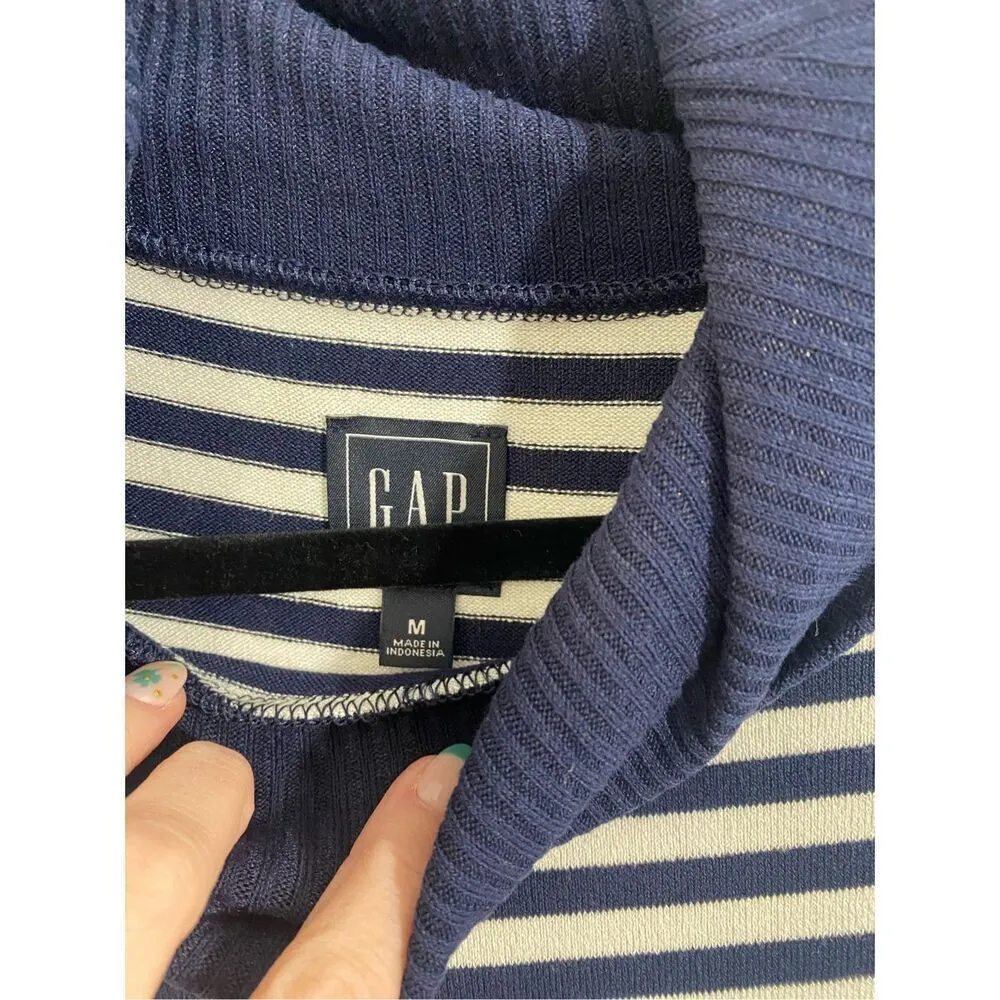Gap striped cowl neck light weight sweater size ￼medium - Image 6