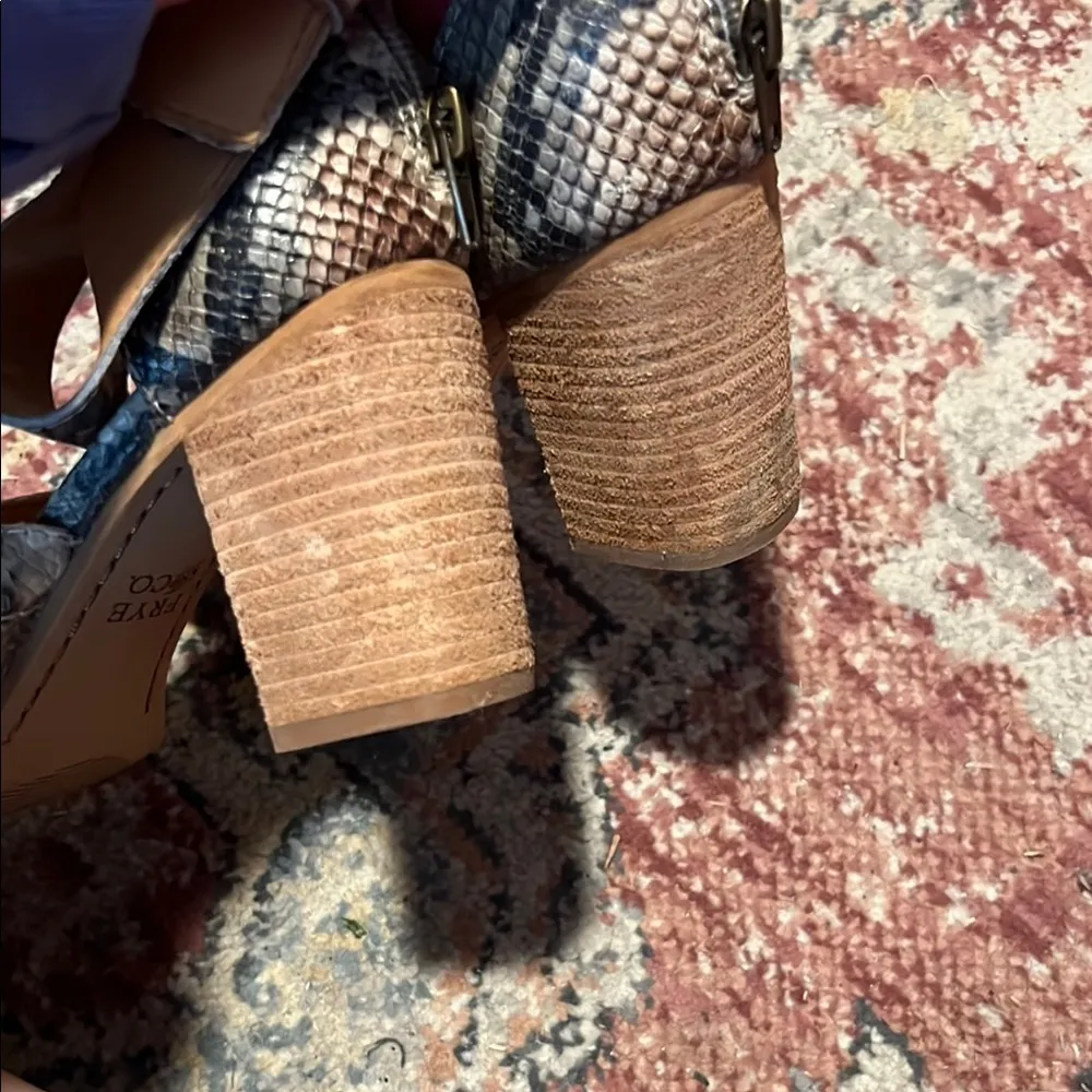 Frye Snakeskin Patterned Women's Sandals Gray Size 7.5 - Image 4