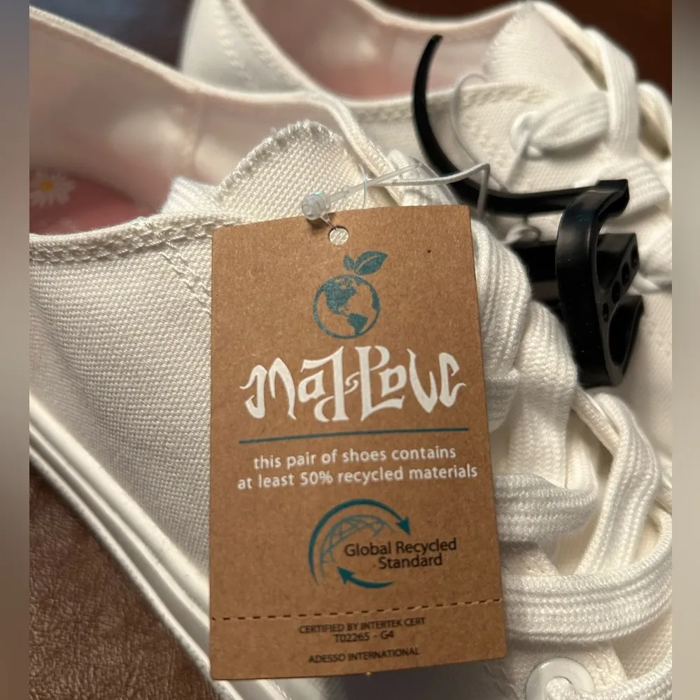 Women’s Mad Love White Sneakers Size 9 NWT - Image 7