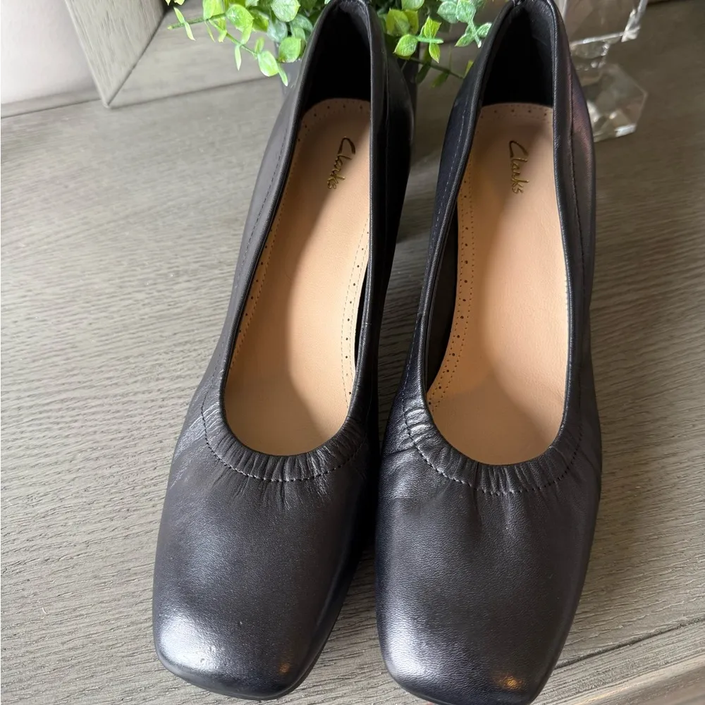 Clarks Seren Pump in Black Leather 9.5 - Image 2