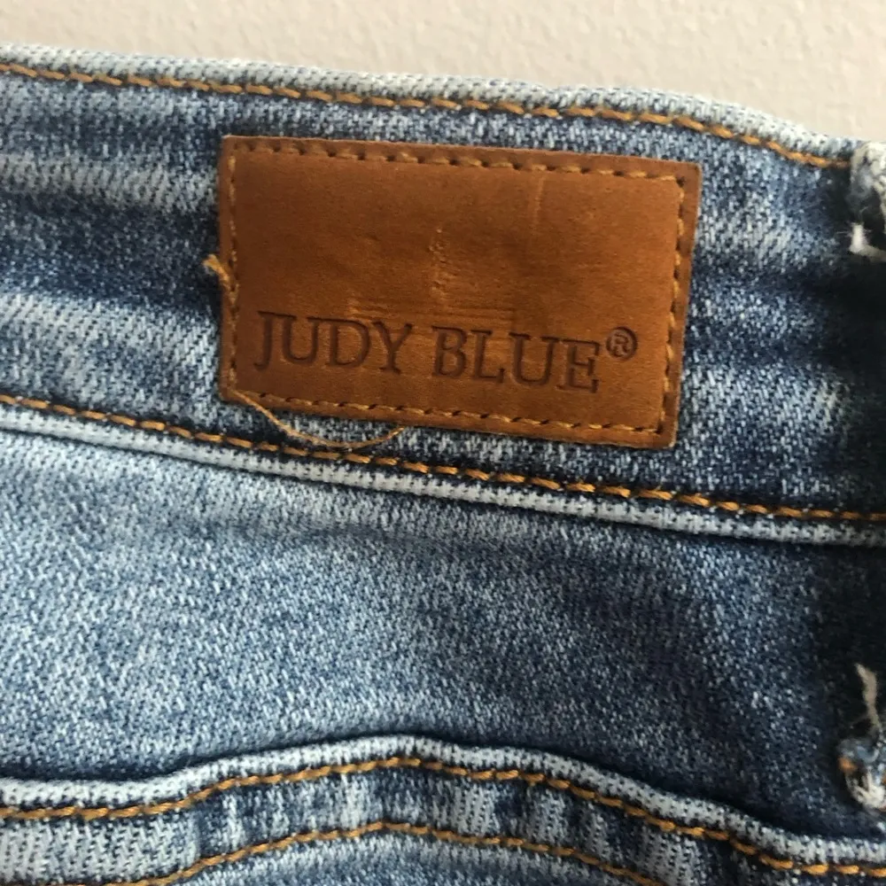 Judy Blue Jeans Skinny Fit Distressed Raw Hem Mid Rise O5 - Image 3