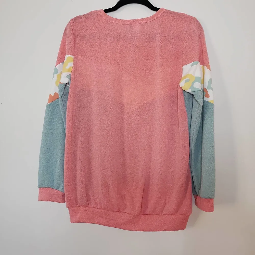 Colorful Pastels Funky Long Sleeve Sweatshirt 80s Vibe Cheetah Print Size Large Pink - Image 5