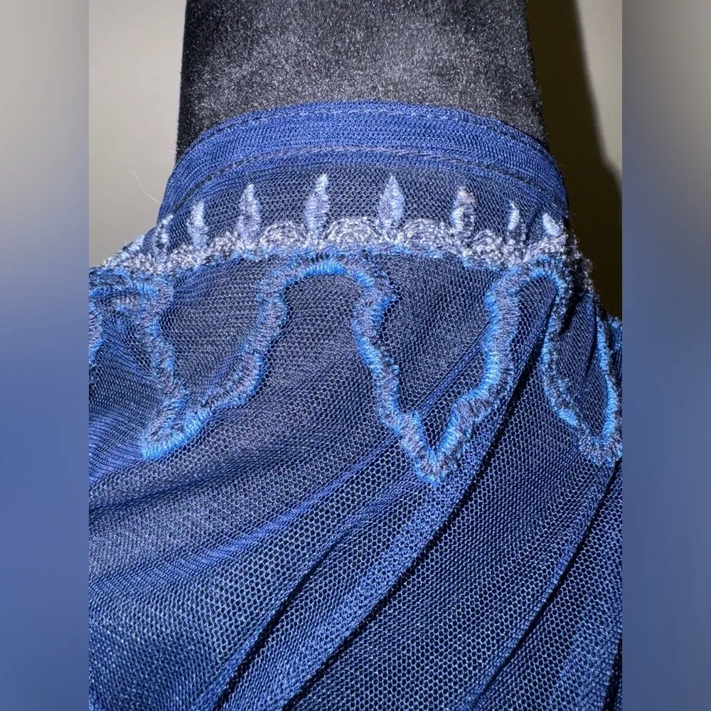 EUC Chico’s Blue and White Embroidered Sheer Bolero size large - Image 7