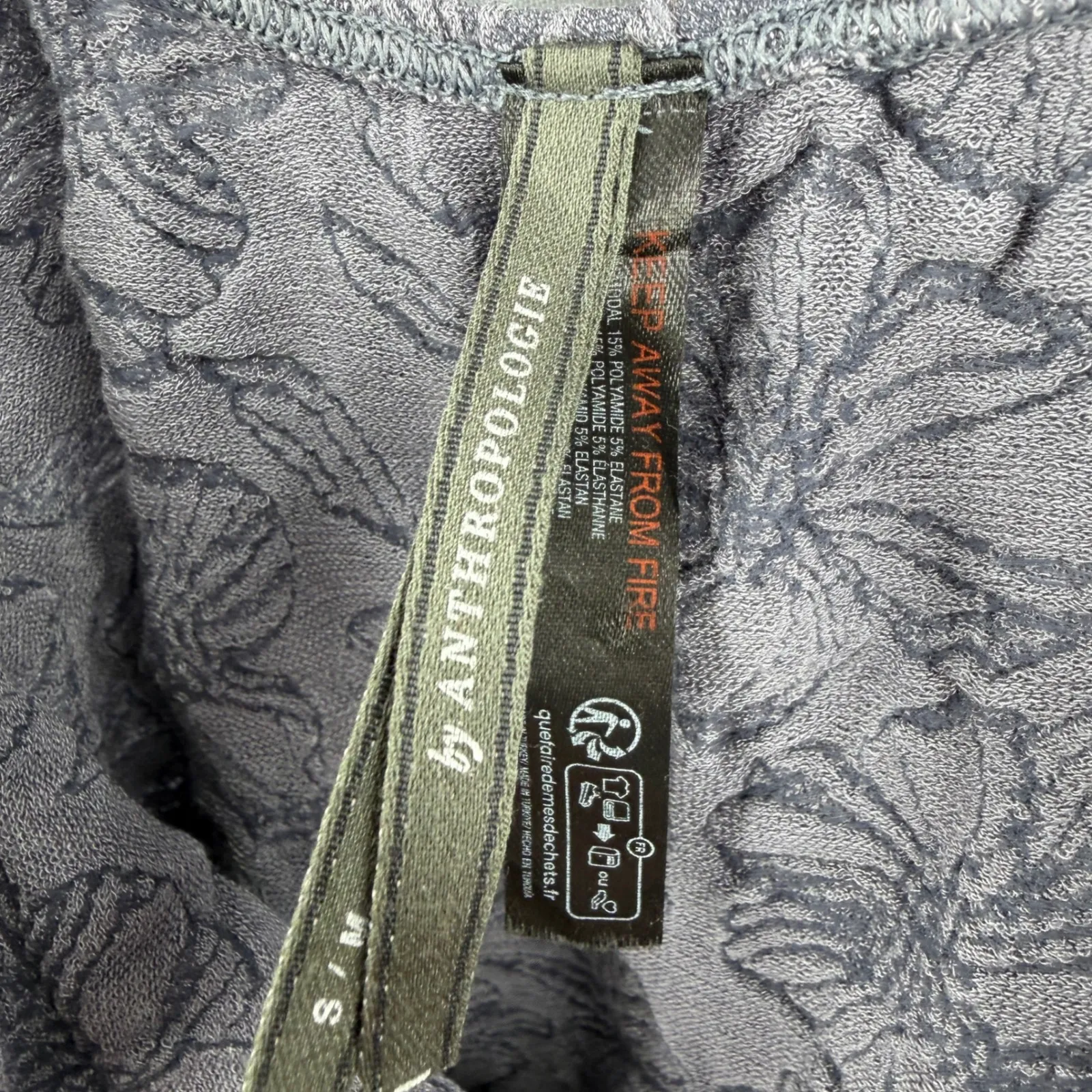 By Anthropologie Textured Floral Embroidered Crop Tank Top Gray Y2K S/M Stretch - Image 3