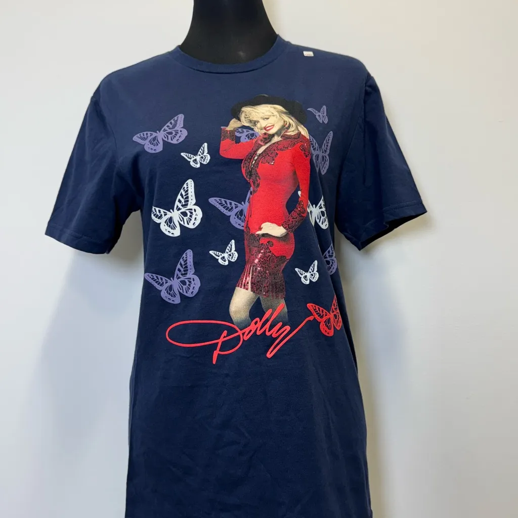 Dolly Parton “Butterflies & Red Dress” Graphic Tee – Size Small Blue - Image 3