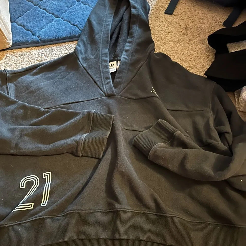 Adidas  medium black pullover - Image 3