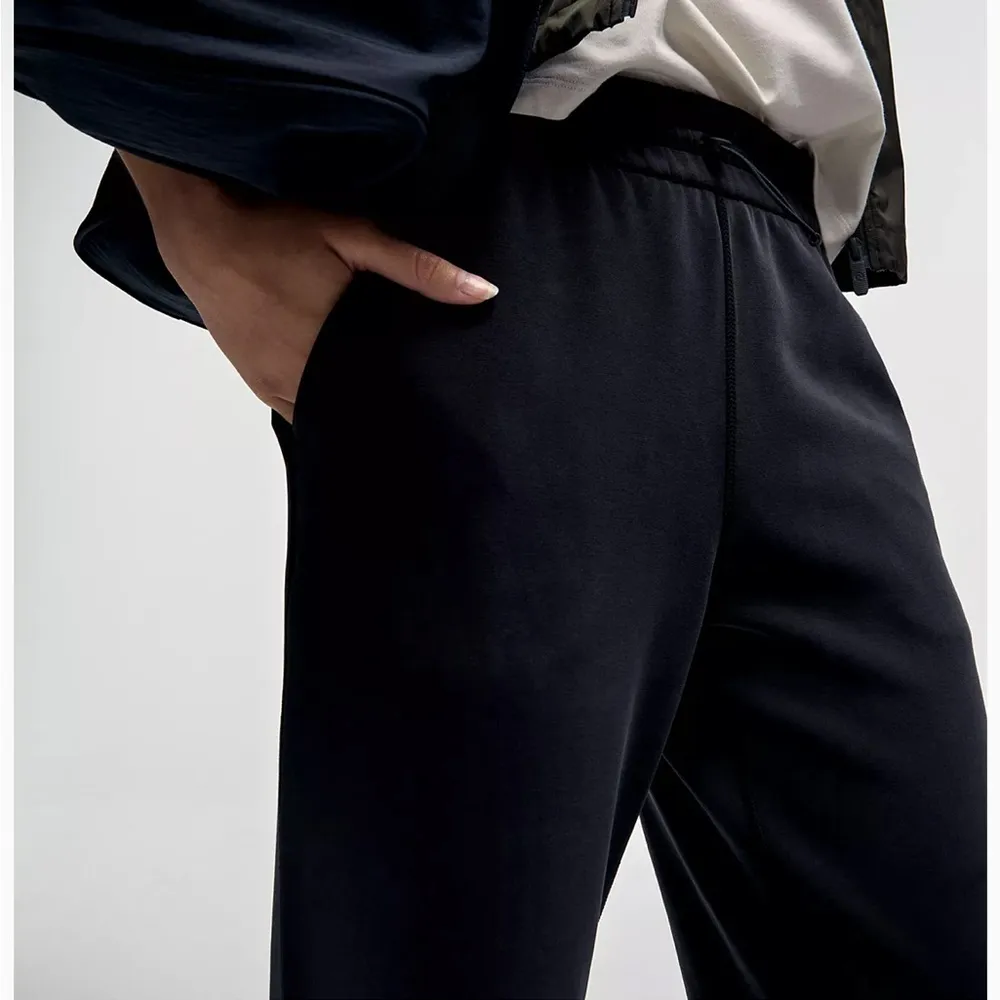 Lululemon Softstreme High-Rise Straight-Leg Cropped Pant Size 4 - Image 3