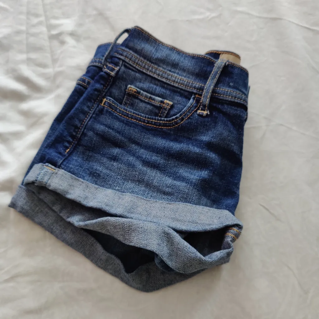 Ladies Hollister Denim Short Shorts - Image 3