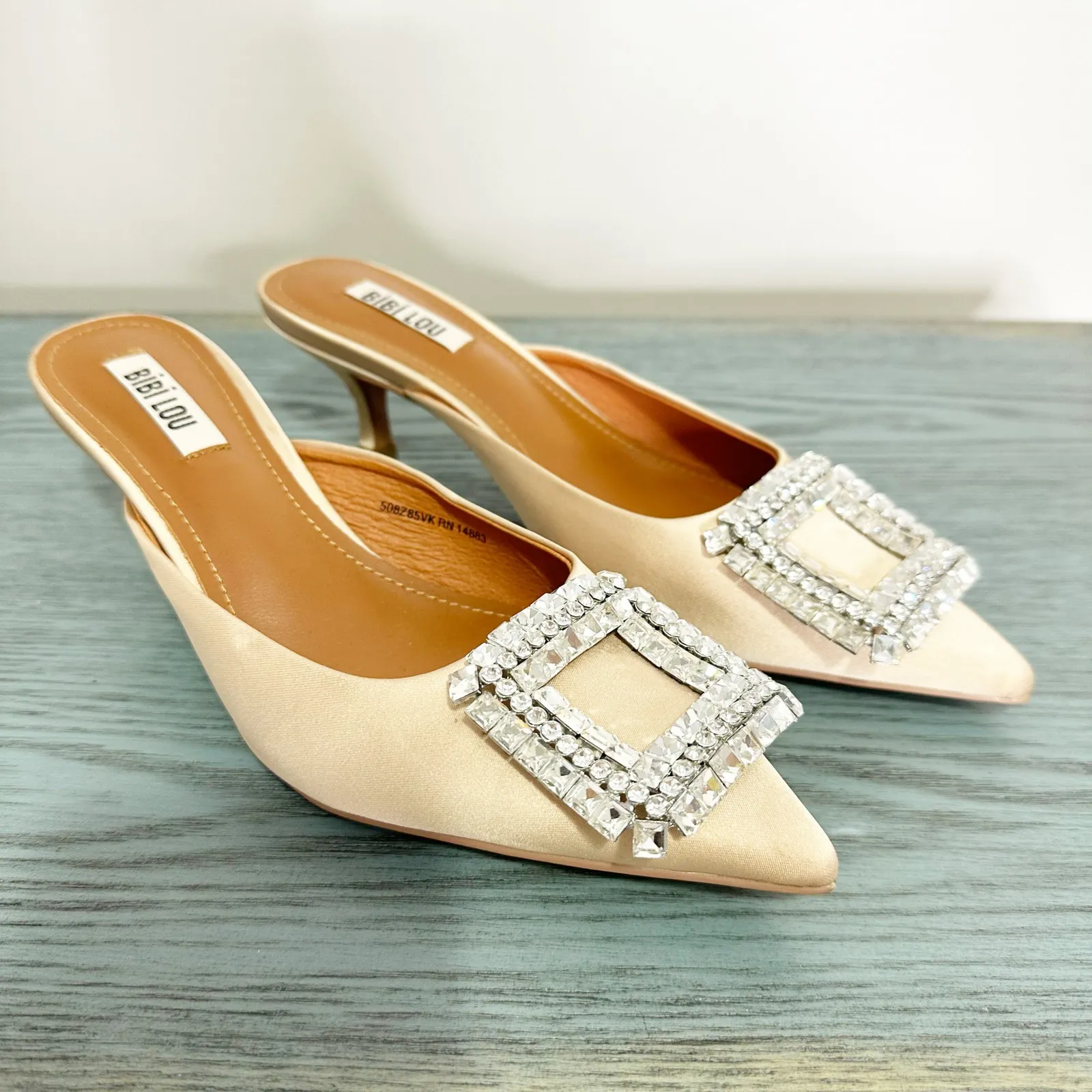 Bibi Lou Anthropologie Cream Satin Jewled Heeled Mules 37 Size 7 - Image 2