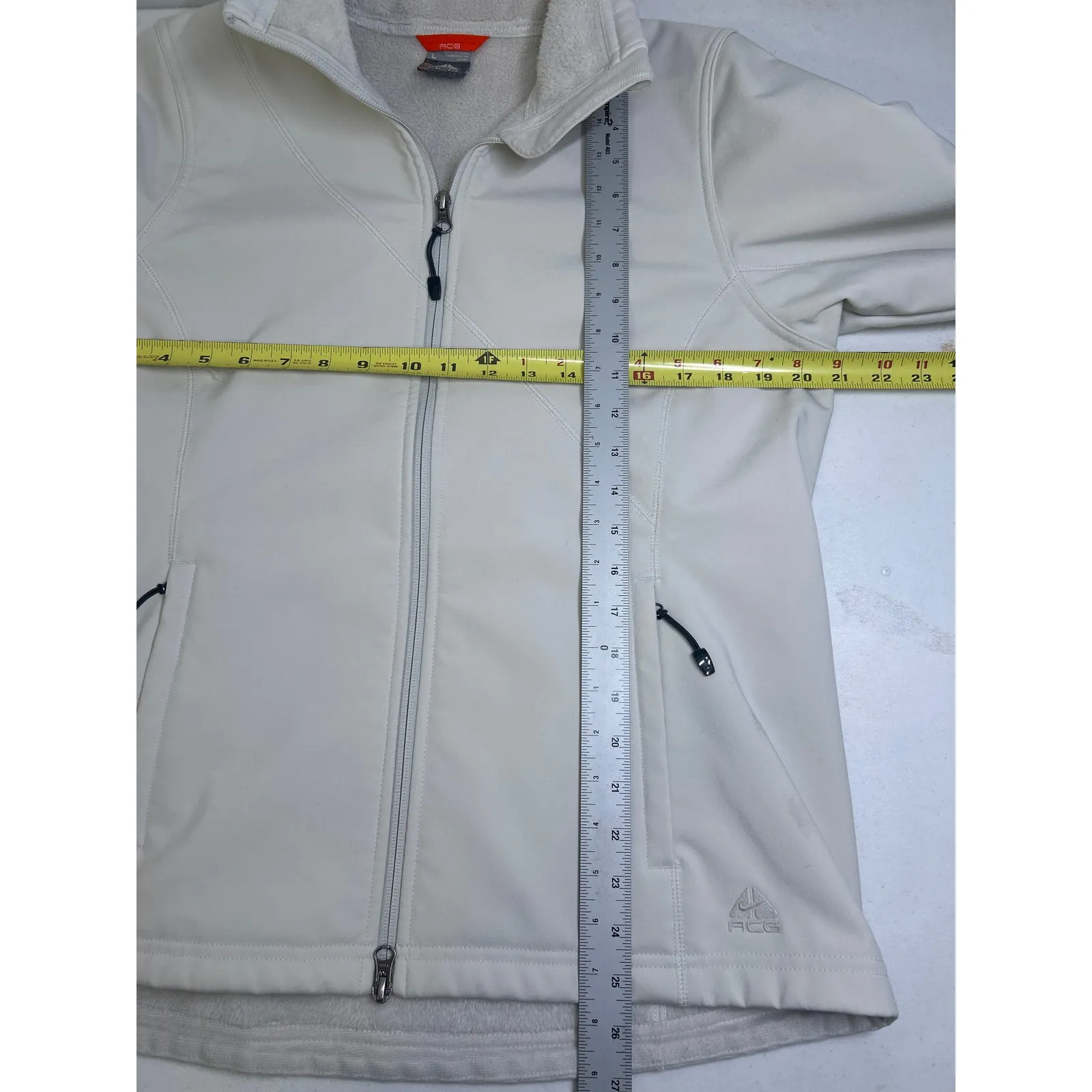 Vintage Nike ACG Women's Beige Soft Shell Fleeced Lined Full Zip Hiking Jacket - Image 6