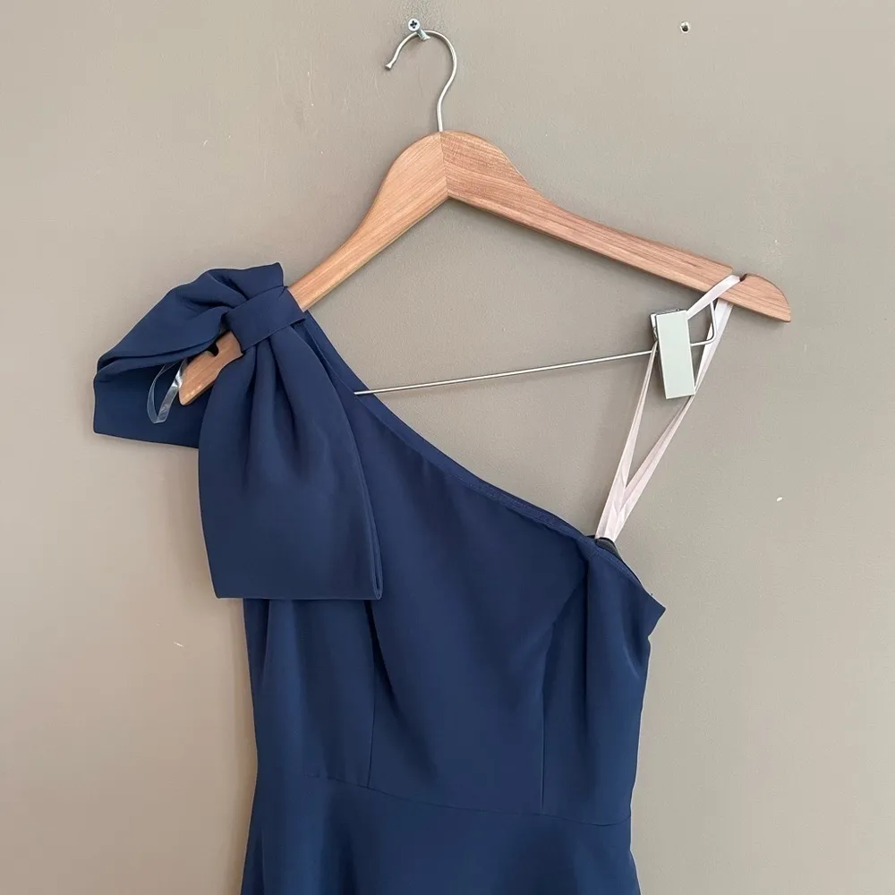 NWT Gal Meets Glam Celine One Shoulder Dress in Navy Size 00 - Image 4