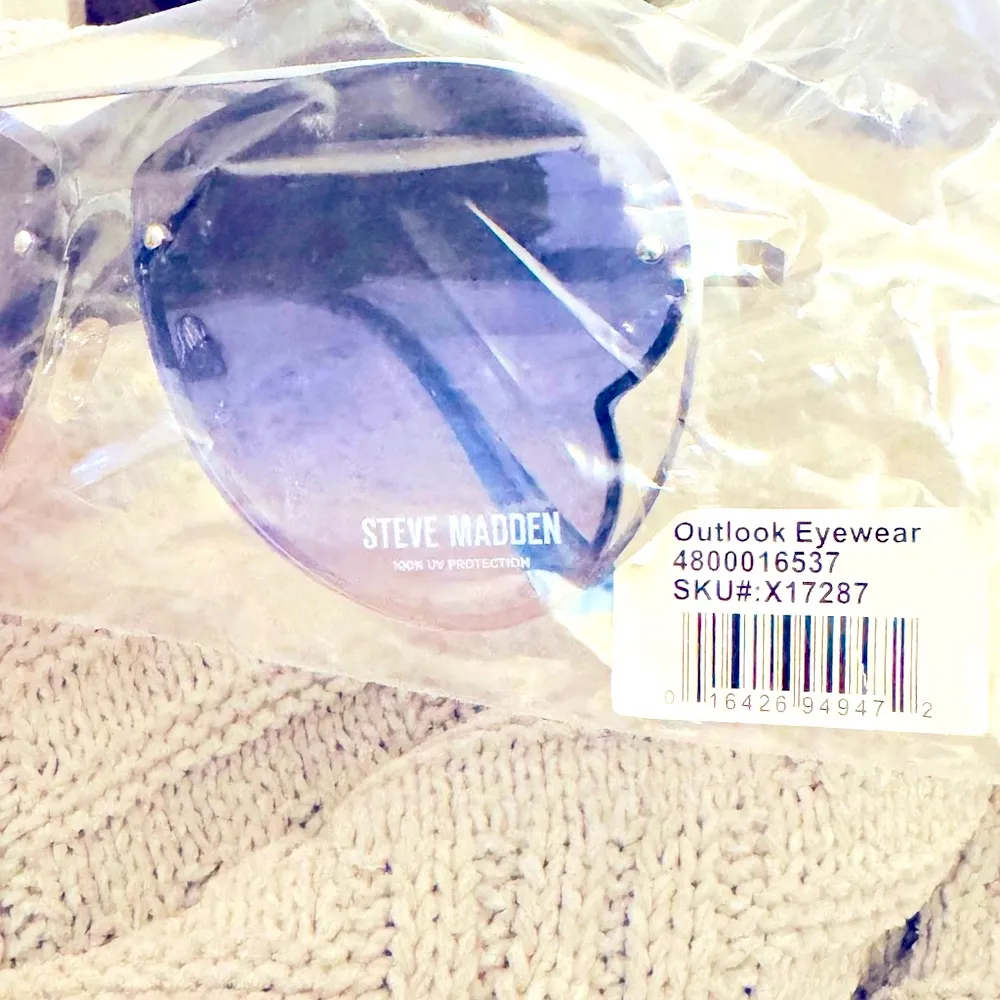 Steve Madden Gradient Aviator Sunglasses - Image 5