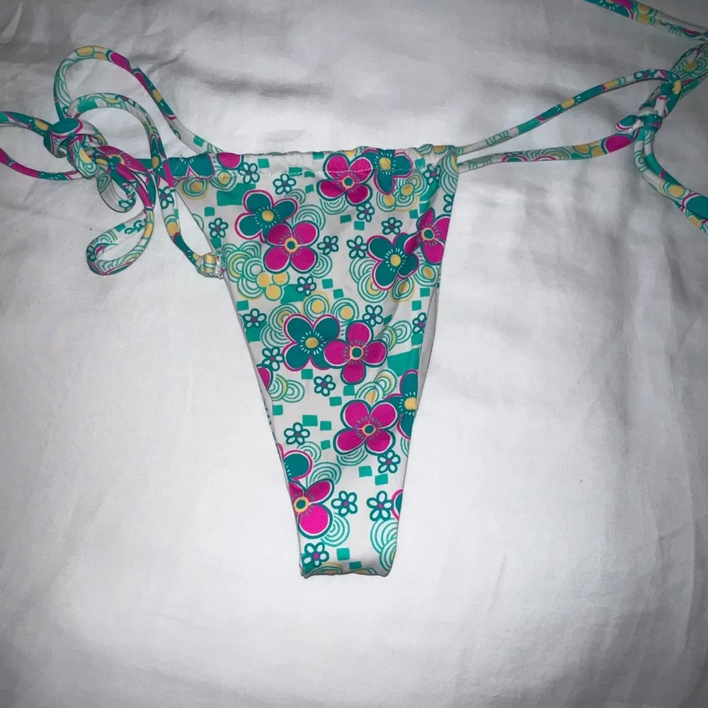 Frankie’s Bikinis Set - Image 3