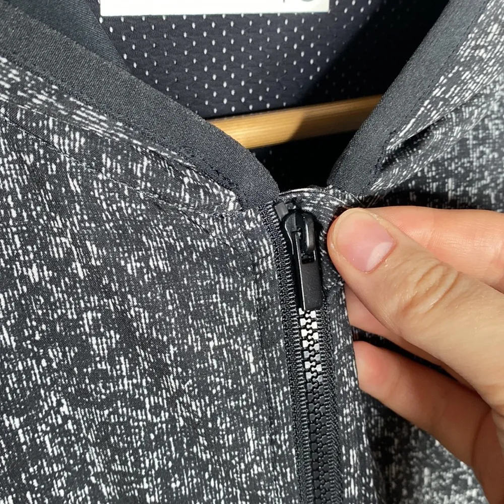 Outdoor Voices Slipstream windbreaker lightweight hooded jacket size S - Image 7