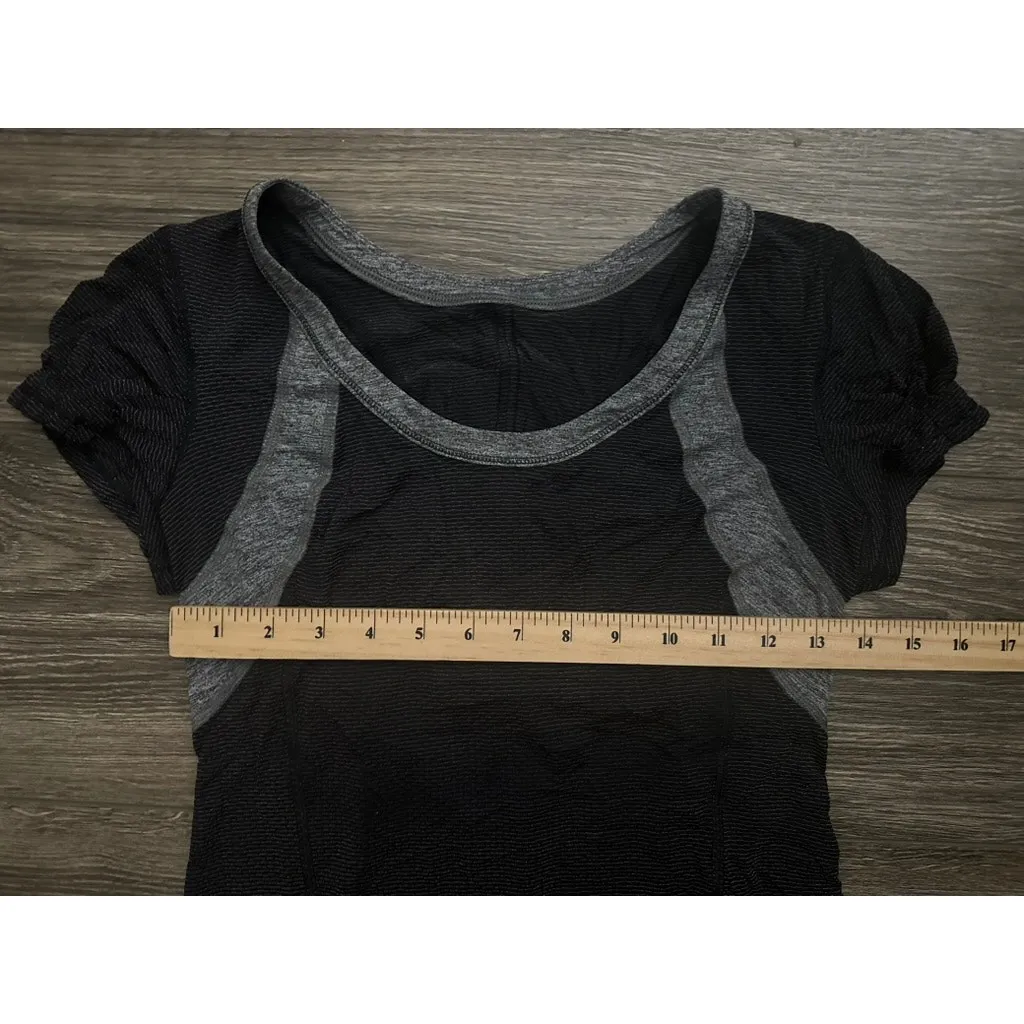 Lululemon Black and Gray Short Sleeve size 4 - Image 3