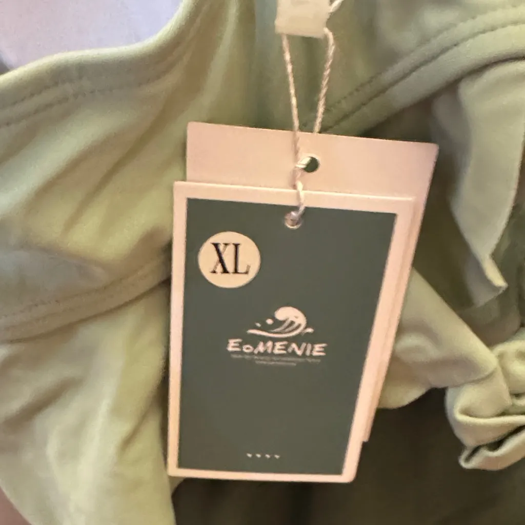 Cupshe Two-Tone Green Swimsuit with Ruffle - Image 3