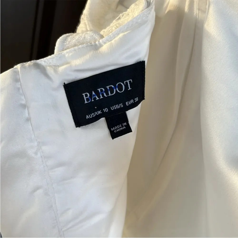 EUC BARDOT Lina Lace Shift Dress White Size 6 - Image 11