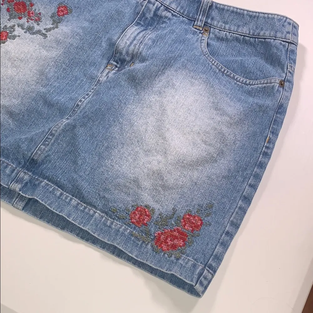 Vintage RALPH Lauren Denim Mini Skirt CrossStitch Floral Roses Embroidery 10 Y2K - Image 5