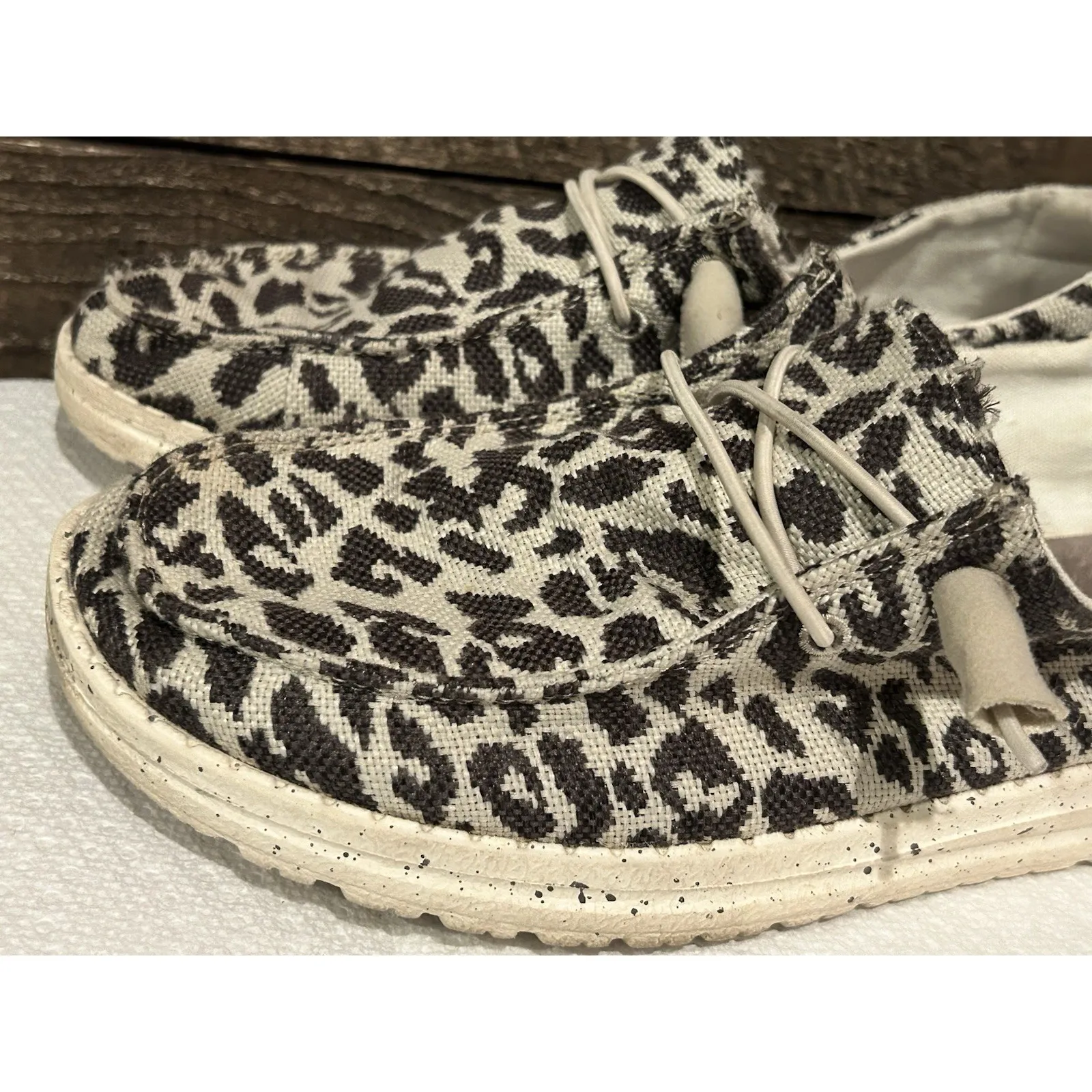 Hey Dude Wendy Shoes Women's 7 Gray White Woven Cheetah Boat Loafer Sneakers Moc - Image 2