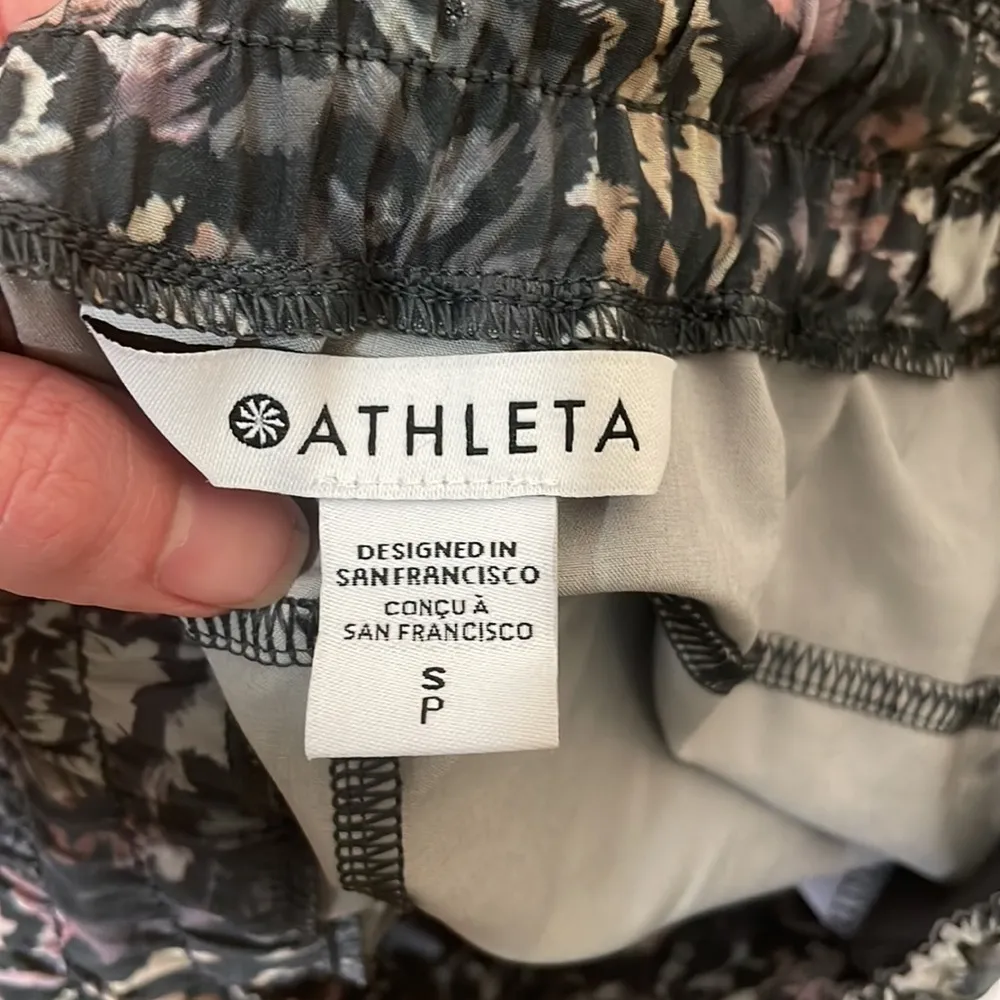 Athleta Crossroads Shorts Kinetic Abstract Multi size‎ Small - Image 5