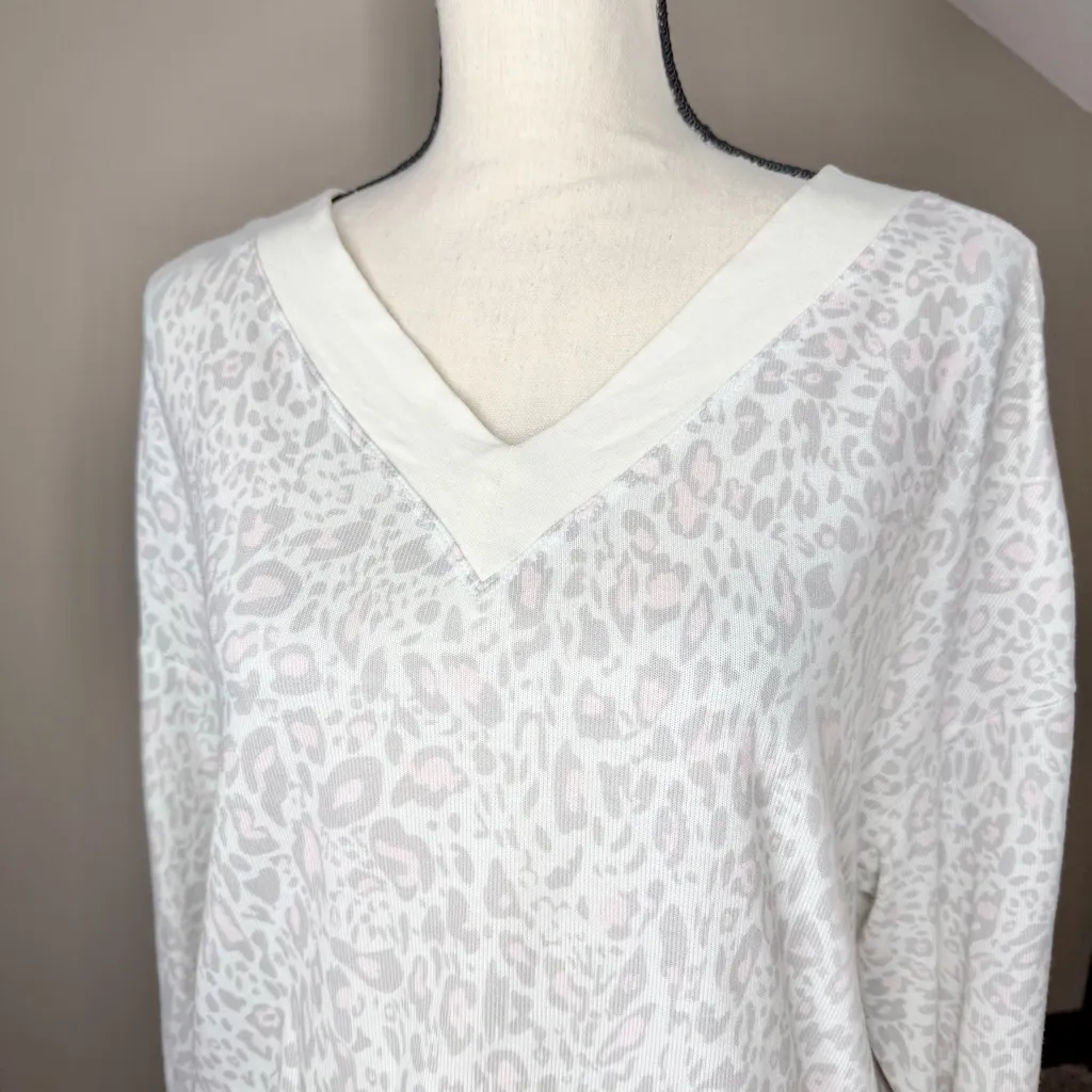 Pink Lily Leopard Print V-Neck Loungewear Set Small Medium S/M Cream Grey Pink - Image 3