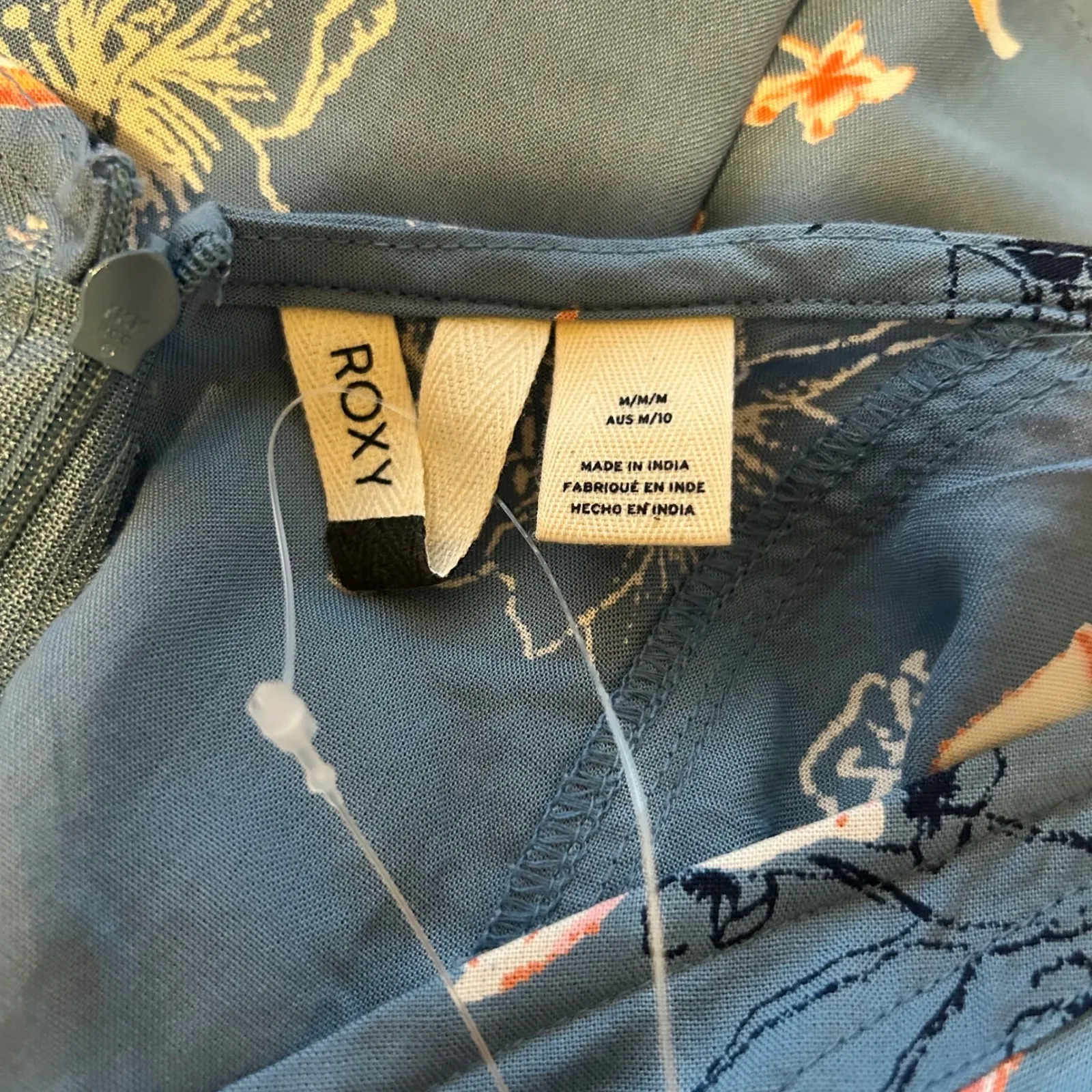 ROXY NWT Shoulder Shimmy Size M Blue Floral Print Lightweigh Dress - Image 4