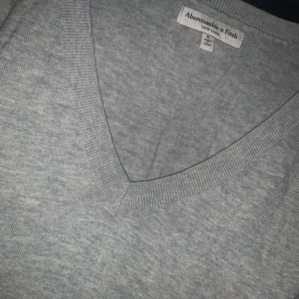 Abercrombie & Fitch grey sweater classic preppy designer knit boho spring v neck - Image 3