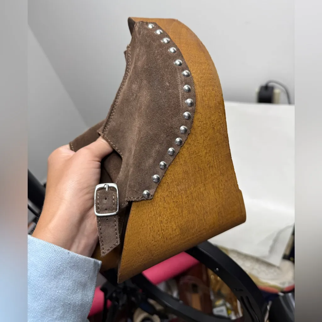 Charles David Tahnee Wedge Sandal in Chocolate Suede - Image 7