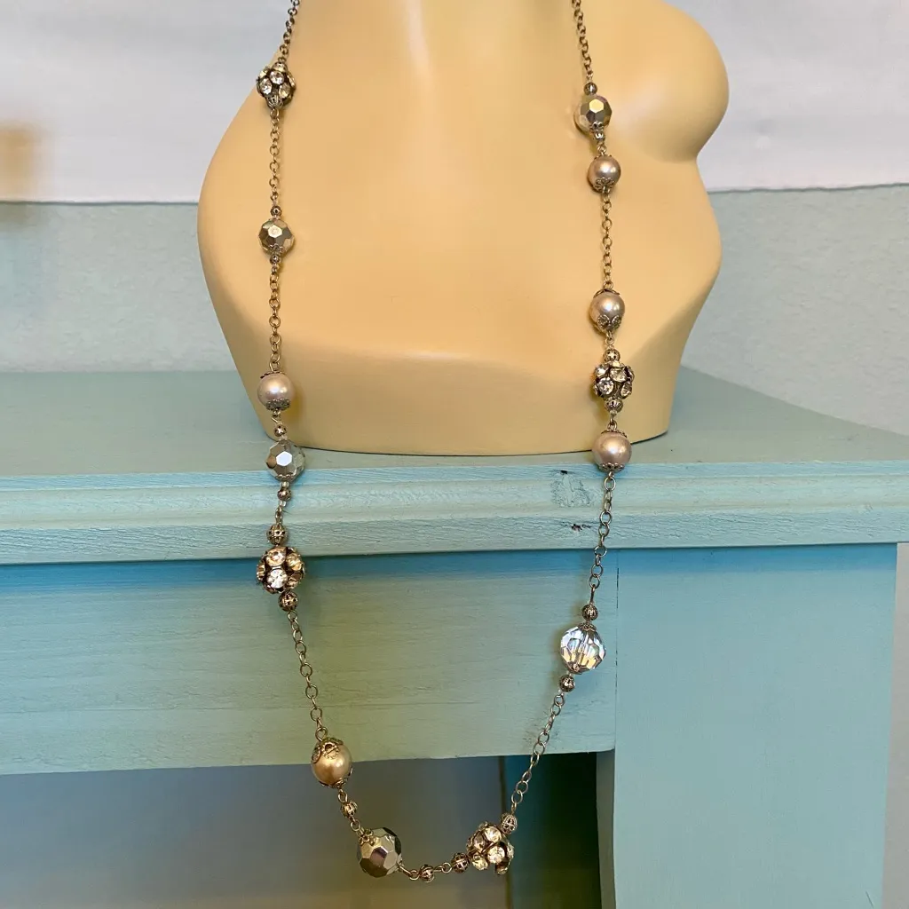 Adorable Ann Taylor statement necklace with pearl and rhinestones! 🤍🤍 - Image 5