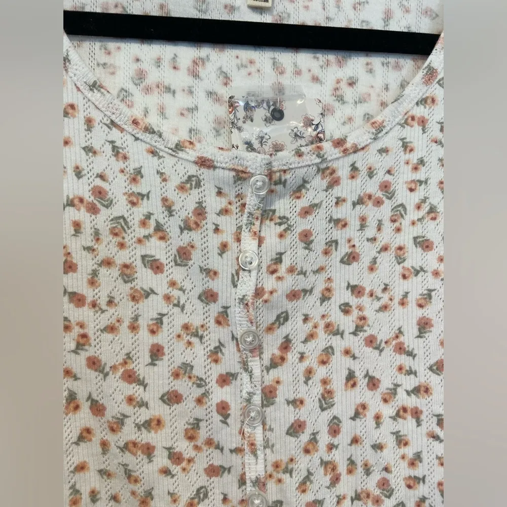 NWT Pink Republic Size L Pink Rose Lettuce Hem Short Sleeve Crop Top Henley - Image 6