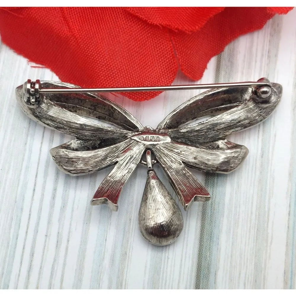 Beautiful Avon Silver Tone Studded Bow Brooch Blue Teardrop Dangle Crystal 2" - Image 4