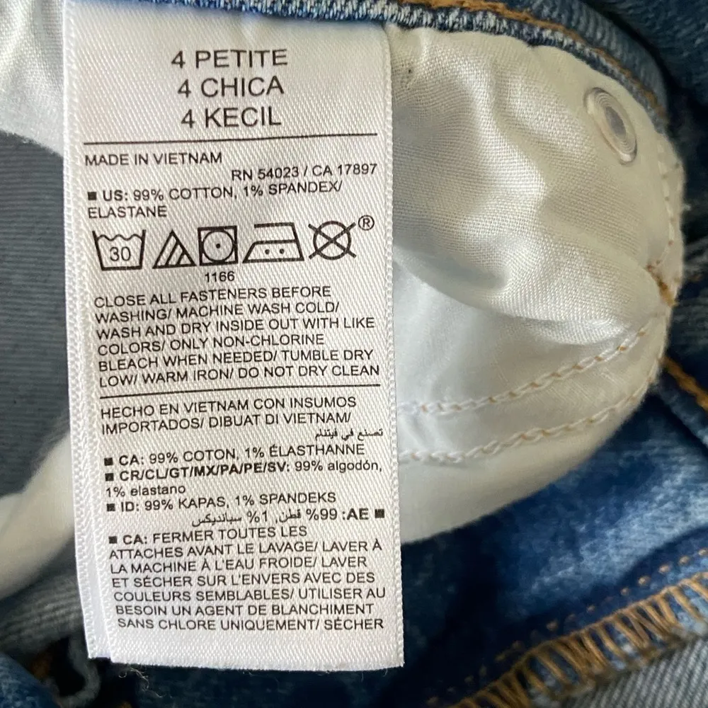 Old Navy Blue Mid-Rise Boyfriend Jeans grunge, punk, streetwear Size 4 Petite - Image 4