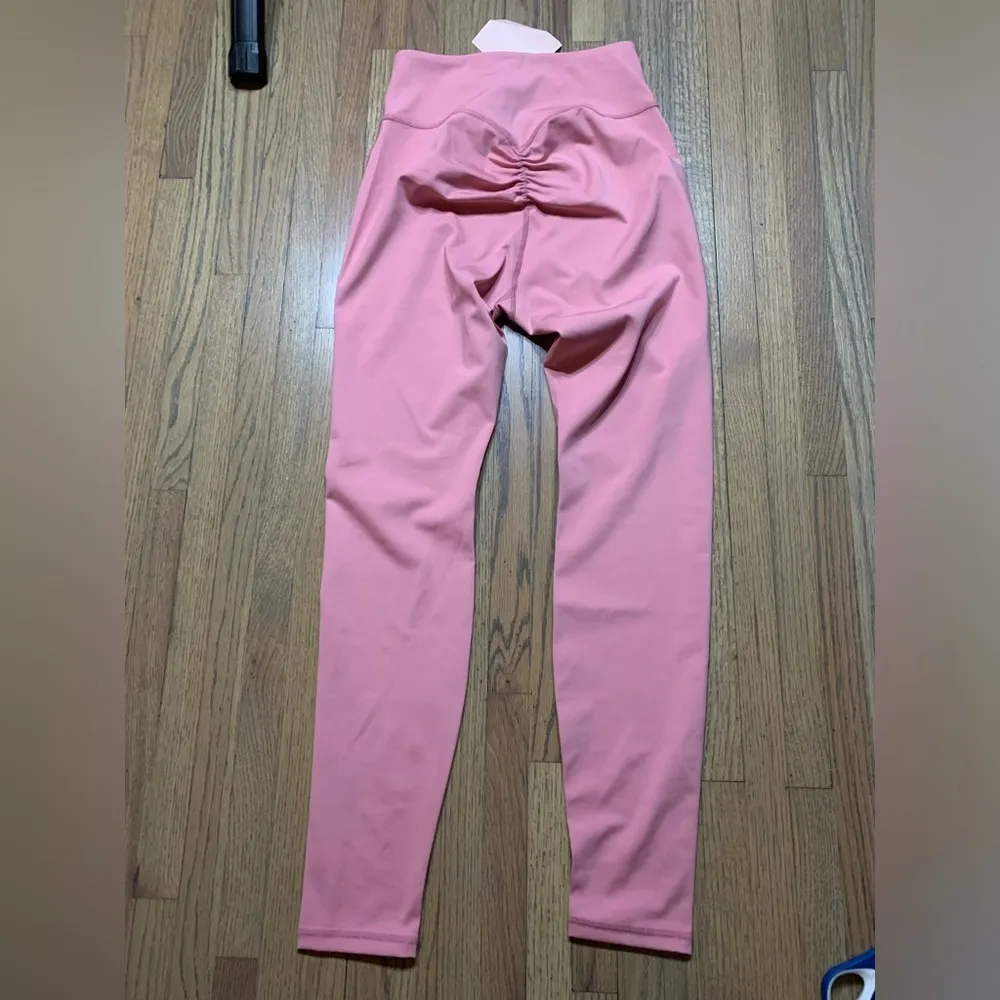 Kittenish pink leggings NWT small - Image 4