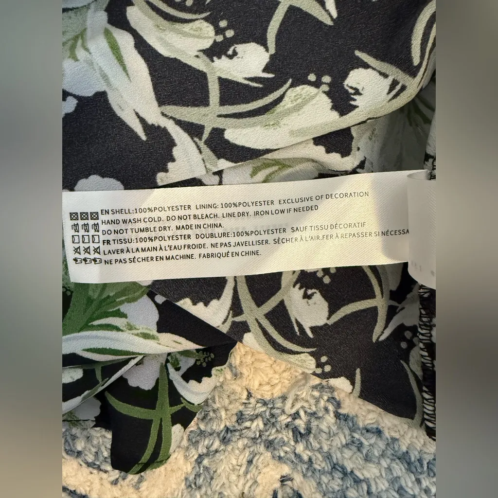 En Saison Green and Blue Floral Tiered Midi Dress size Small - Image 8