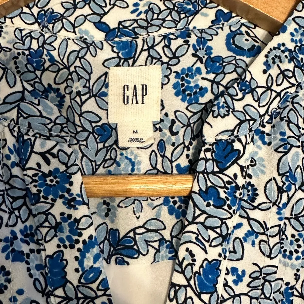 Gap floral dress. Size medium. - Image 2