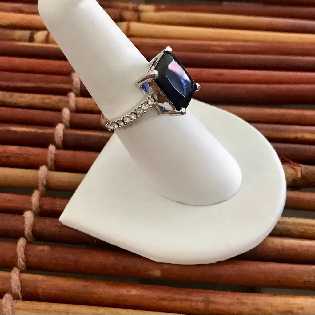 Solitaire Square Blue stone Silver Tone size 7 - Image 2