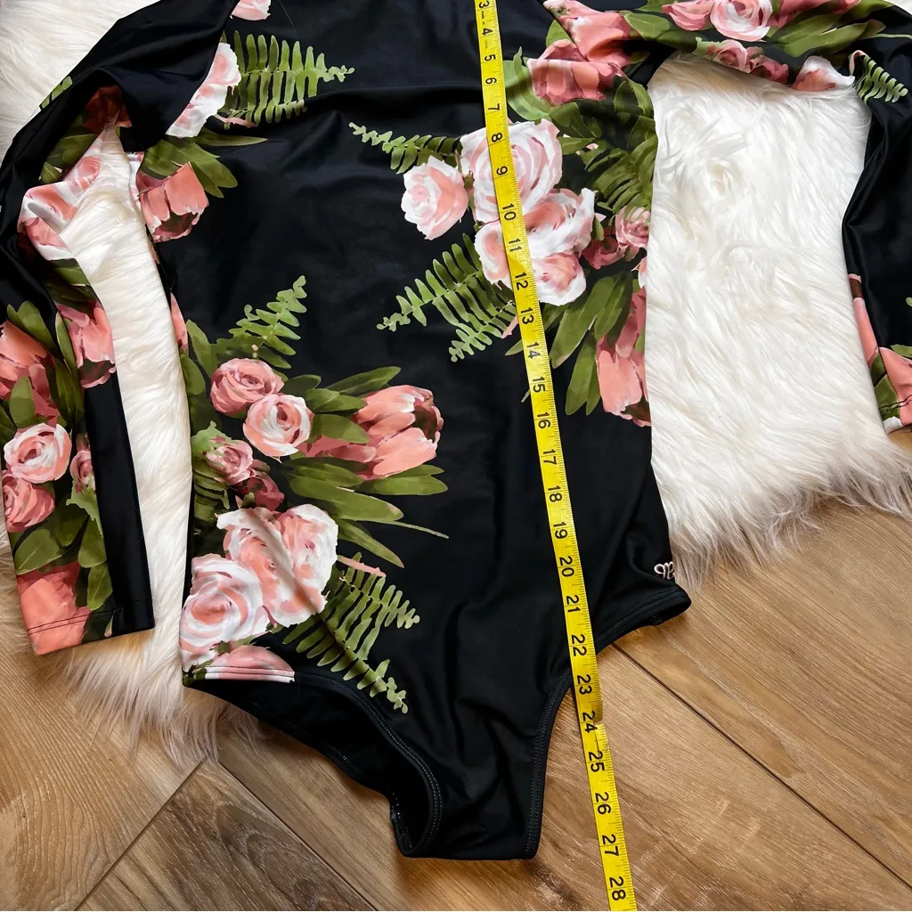 Albion Carolina Long Sleeve One Piece. Size Small. Excellent Used Condition. - Image 10