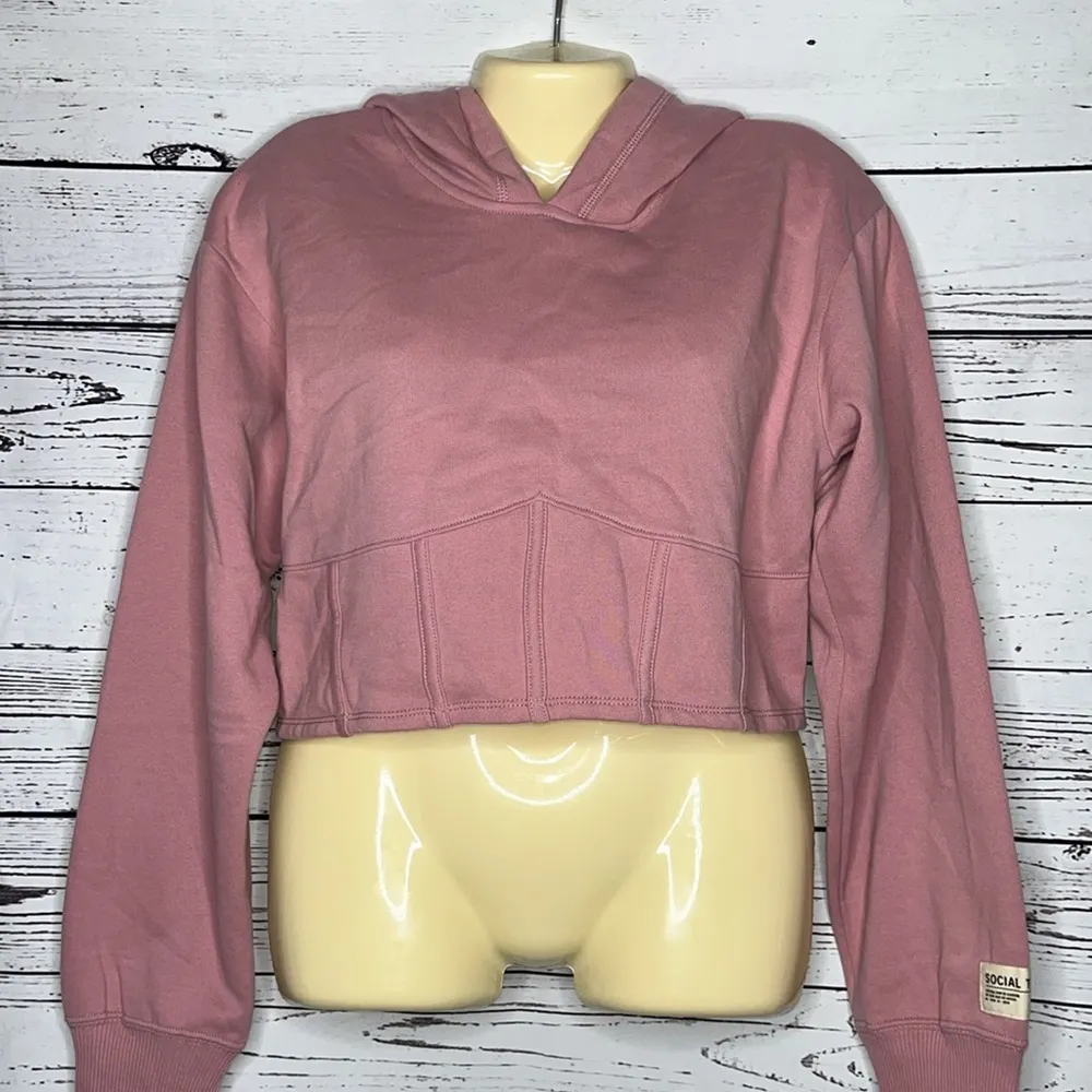 Social Tourist NWT Size L Pink Fleece Lined Crop Hoodie Sweatshirt - Image 3