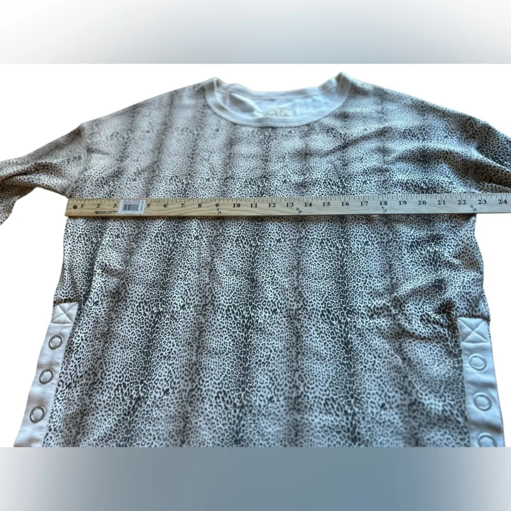 Chaser Women's M Cheetah Print‎ Top Scoop Neck Casual Top - Image 7