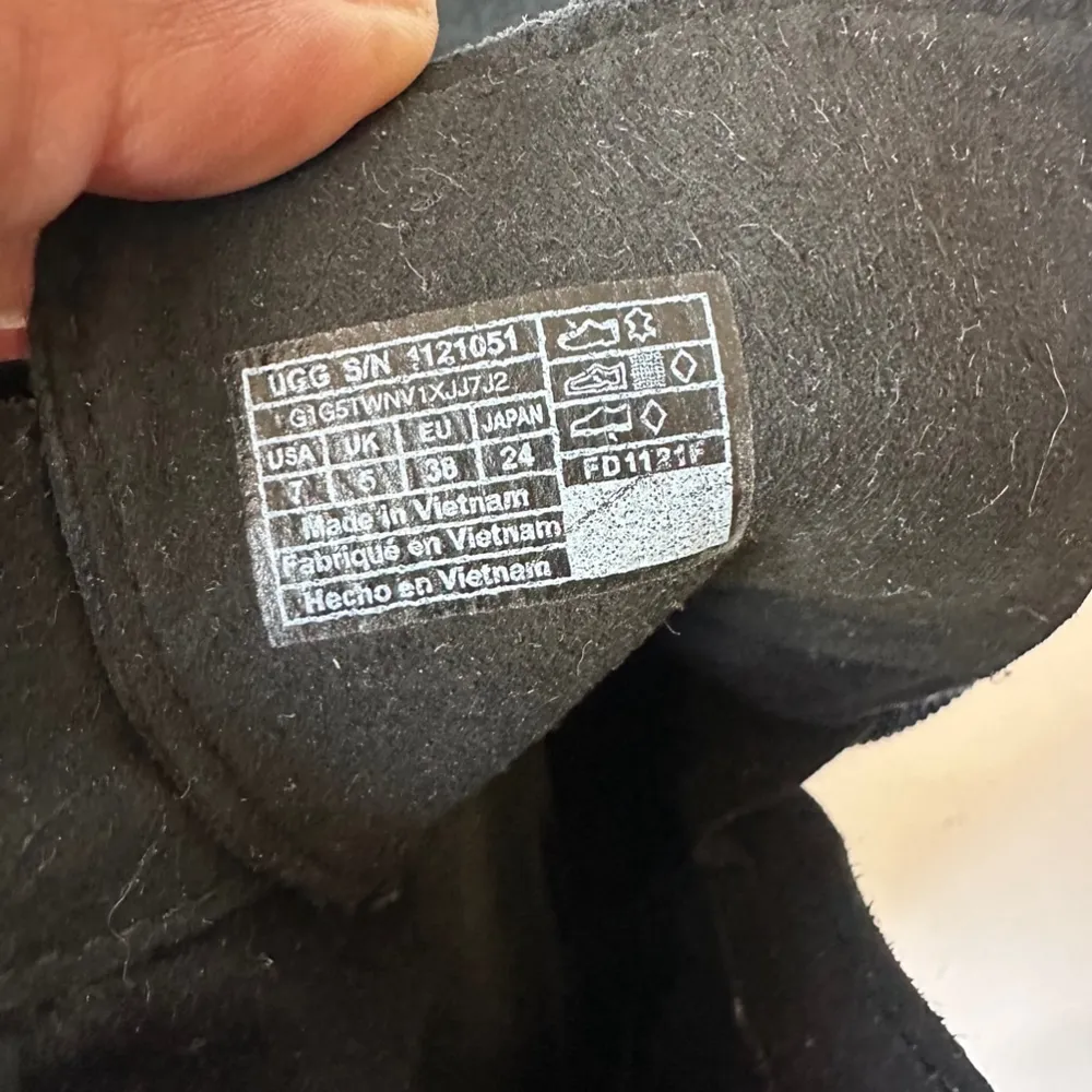 UGG Zorrah Calf Hair Boot Women's Size 7 Black - Image 9